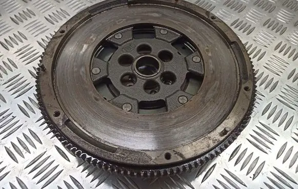 Volkswagen PASSAT B6 Dual mass flywheel 