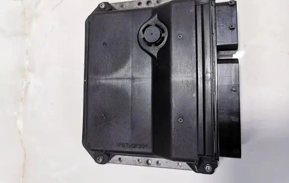 Toyota Avensis T270 Engine control unit/module 8966105F21 MB2759008620