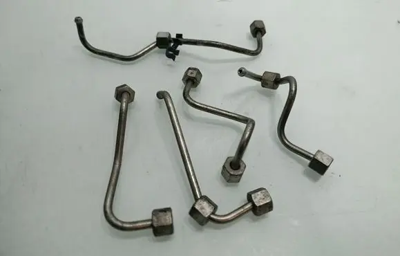Fuel injector supply line/pipe
