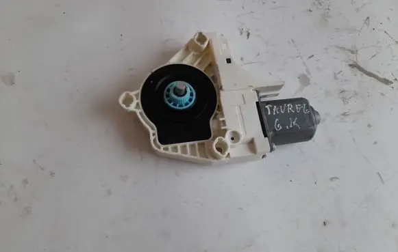 Volkswagen Touareg II Rear door window regulator motor 8K0959812A