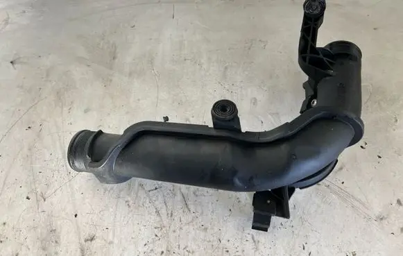 Volkswagen Tiguan Intercooler hose/pipe 1K0145770AE