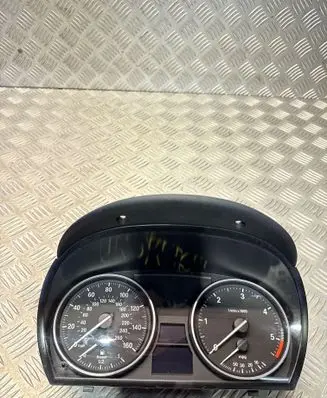 Speedometer (instrument cluster)