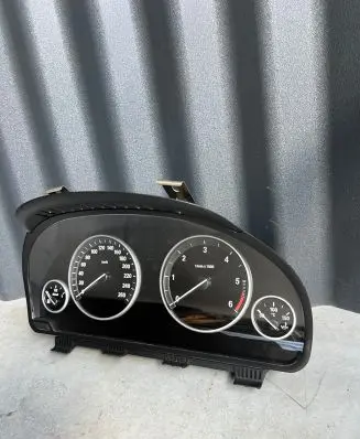 BMW 5 F10 F11 Speedometer (instrument cluster) 9285195