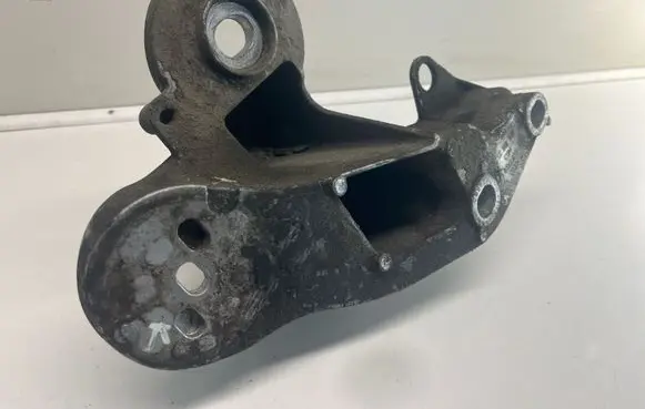 Audi A6 S6 C6 4F Engine mounting bracket 4F0199351H
