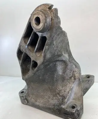 Mercedes-Benz E W212 Engine mounting bracket A6512230004
