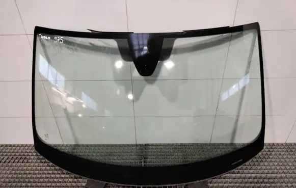 Volkswagen Tiguan Front windscreen/windshield window 