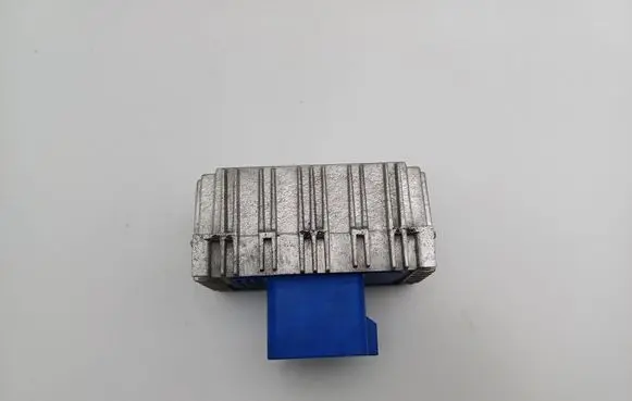 Suzuki Swift I Glow plug pre-heat relay 55353011