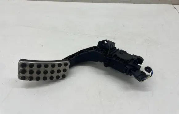 Mercedes-Benz GLA H247 Accelerator throttle pedal A1773002100