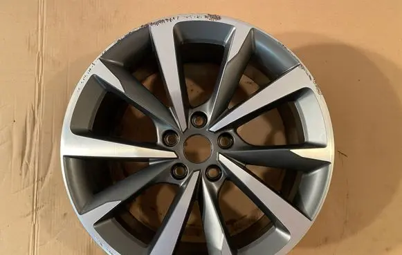 Seat Leon IV R18 alloy rim 