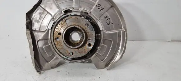 BMW X5M F85 Rear wheel hub 6877217 687721701 A3560
