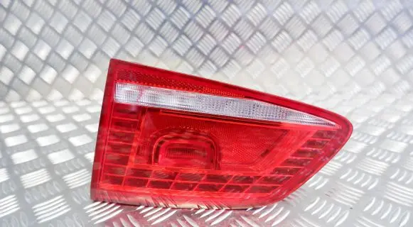 Volkswagen PASSAT B7 Tailgate rear/tail lights