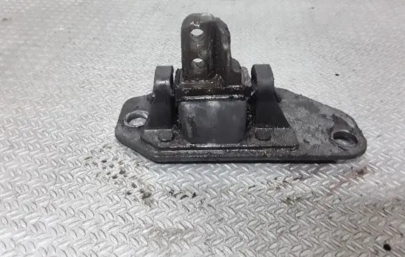 Volvo XC90 Engine mount bracket 30639214