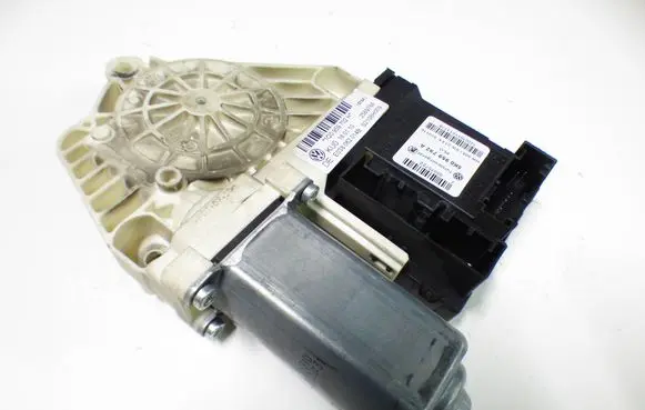 Volkswagen Scirocco Front door window regulator motor 1Q0959702H 5K0959792A 2589786