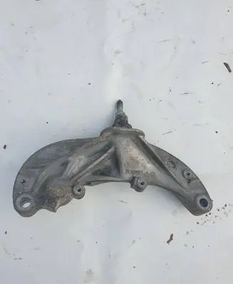 Opel Vivaro Gearbox mounting bracket 112332850R