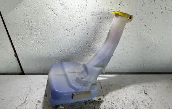 Dodge Challenger Windshield washer fluid reservoir/tank 68082461AD