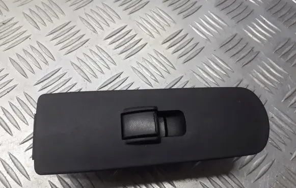 Mitsubishi Colt Electric window control switch MR587944