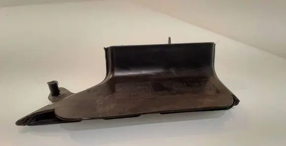 Audi Q7 4L Air intake duct part 7L0819623A