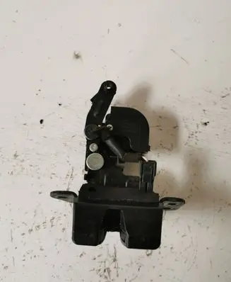 Hyundai Santa Fe Tailgate/trunk/boot lock/catch/latch 812302B000