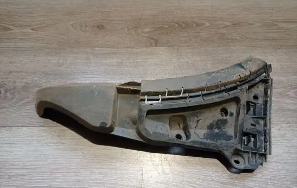 Volvo XC90 Front bumper mounting bracket 08620564
