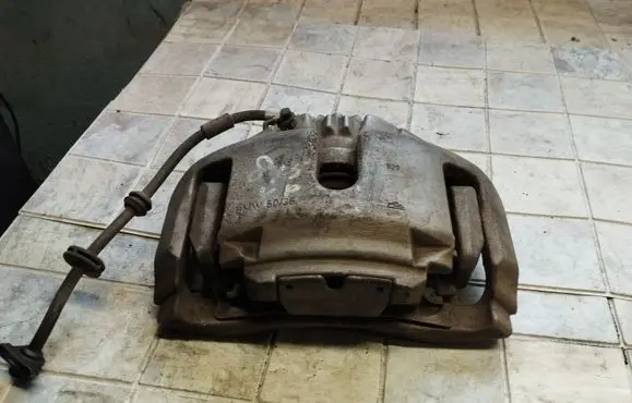 BMW 5 GT F07 Front brake caliper