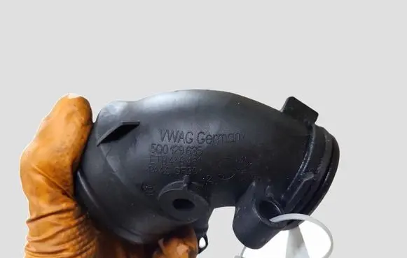 Volkswagen Golf VII Turbo air intake inlet pipe/hose 5Q0129635