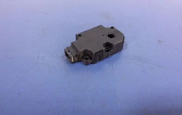 Audi A8 S8 D4 4H Air flap motor/actuator CZ1139300856