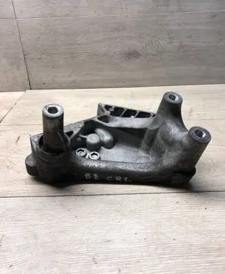 Volkswagen PASSAT B8 Engine mounting bracket 04L199207