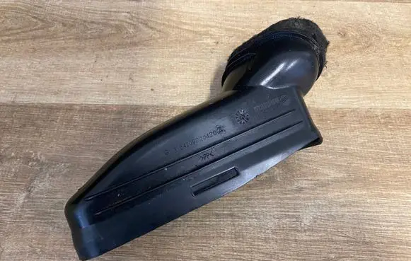 Mercedes-Benz E C207 W207 Air intake duct part A6420902042 6420902042