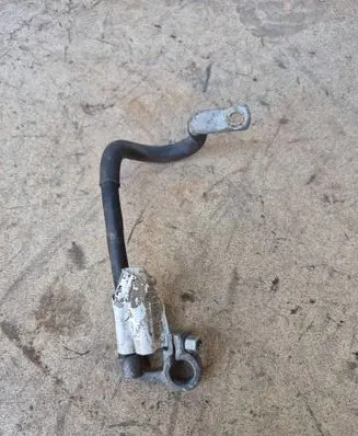 Volkswagen Touran I Negative earth cable (battery)