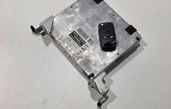 Lexus IS 200-300 Engine control unit/module 8966153040