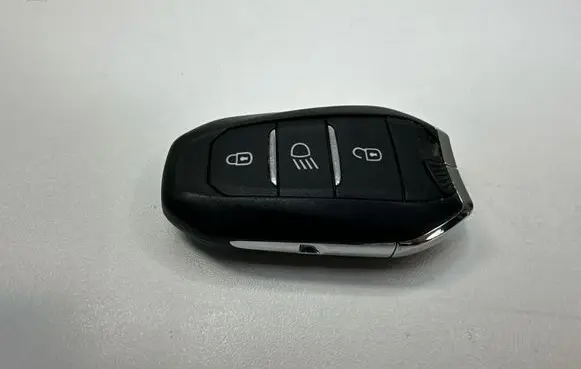 Peugeot 2008 II Ignition key/card 