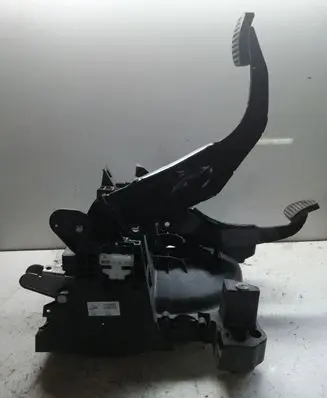 Opel Meriva B Pedal assembly 13252876