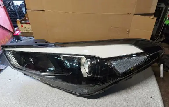 Hyundai Tucson TL Headlight/headlamp 92101D7100