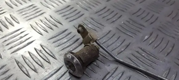 Nissan Primera Front door lock (next to the handle) 
