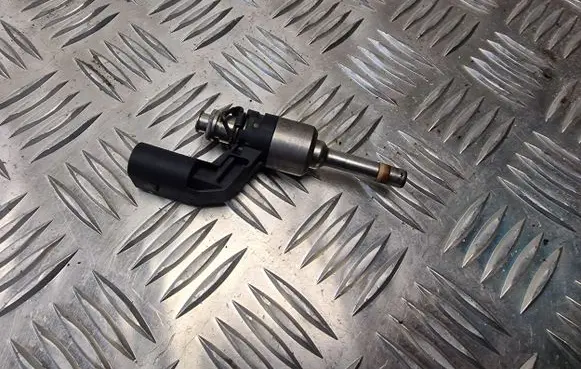 Volkswagen Golf V Fuel injector 03C906036E