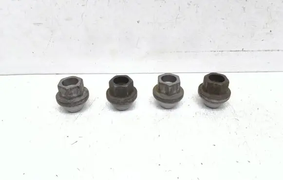 Volvo V40 Nuts/bolts 