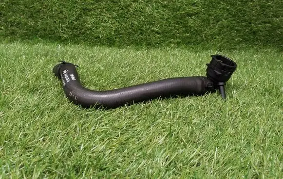 Volkswagen Jetta VI Engine coolant pipe/hose 5C0122101R 1K0122291R