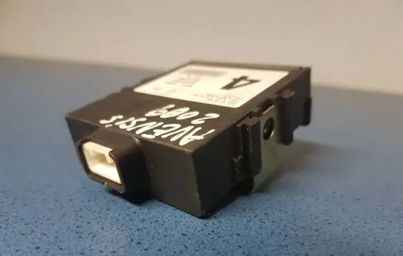 Toyota Avensis T270 Door central lock control unit/module 8974105080 001121058 S000003661