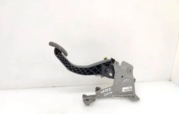 Nissan Qashqai Clutch pedal 465038803R