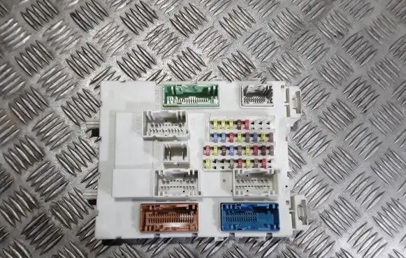 Ford Focus Fuse module BV6N14A073FG