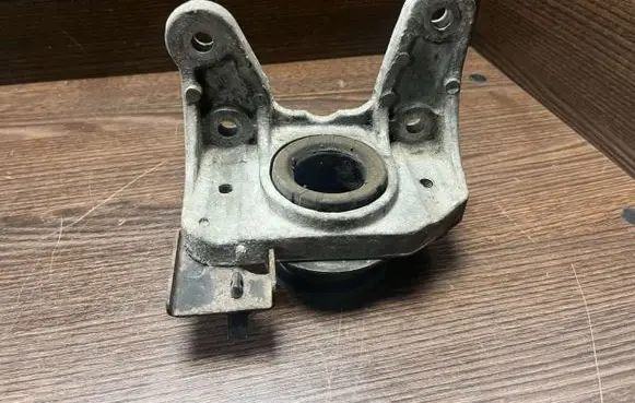 Nissan Primastar Gearbox mounting bracket 8200219372A 93850450