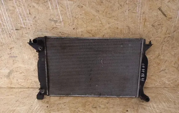 Audi A4 S4 B7 8E 8H Coolant radiator