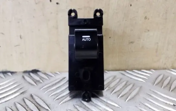 Hyundai i40 Electric window control switch 935803Z000 39R5201000