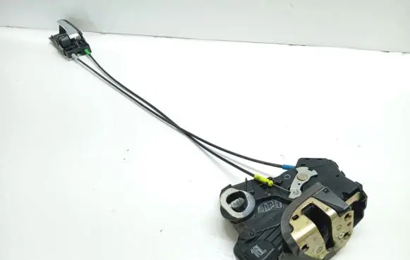 Toyota Avensis T220 Front door lock 16L