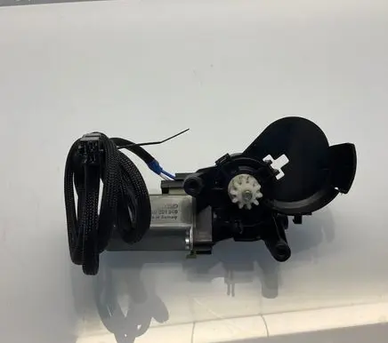 Mercedes-Benz E W211 Seat adjustment motor A2118203242 063525 820418075