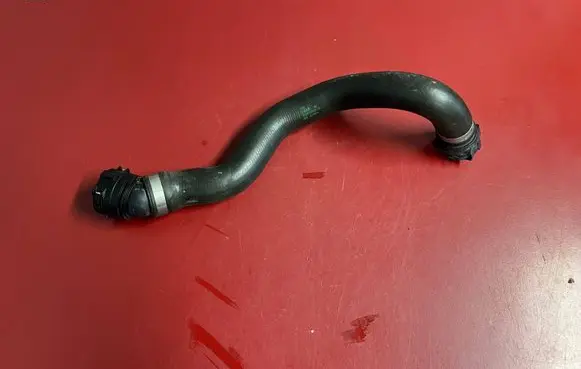 Engine coolant pipe/hose