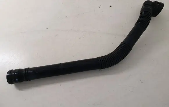 Volkswagen PASSAT B6 Breather hose/pipe 3C0129637C