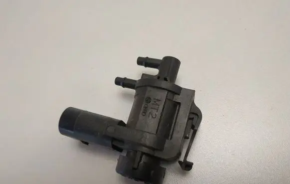 Seat Cordoba (6K) Turbo solenoid valve 1J0906283