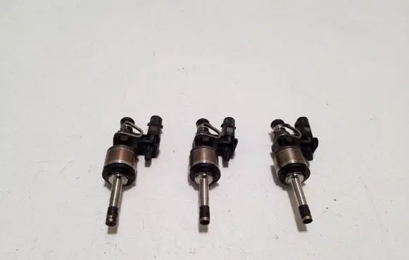 Audi A1 Fuel injectors set 05C036