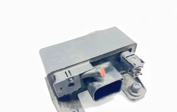 Mercedes-Benz Sprinter W906 Glow plug pre-heat relay 0005453516